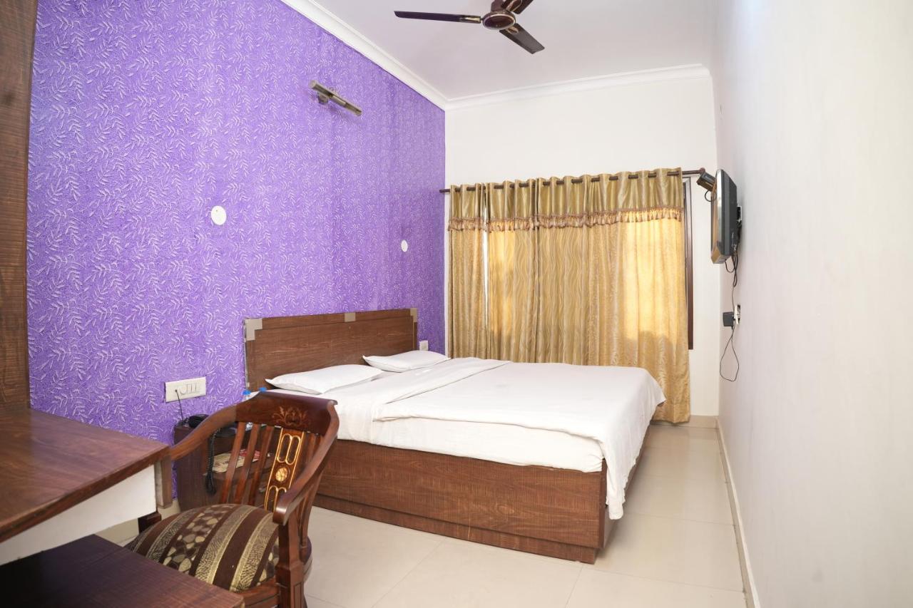 Hotel Holiday Comfort Amritsar Dış mekan fotoğraf