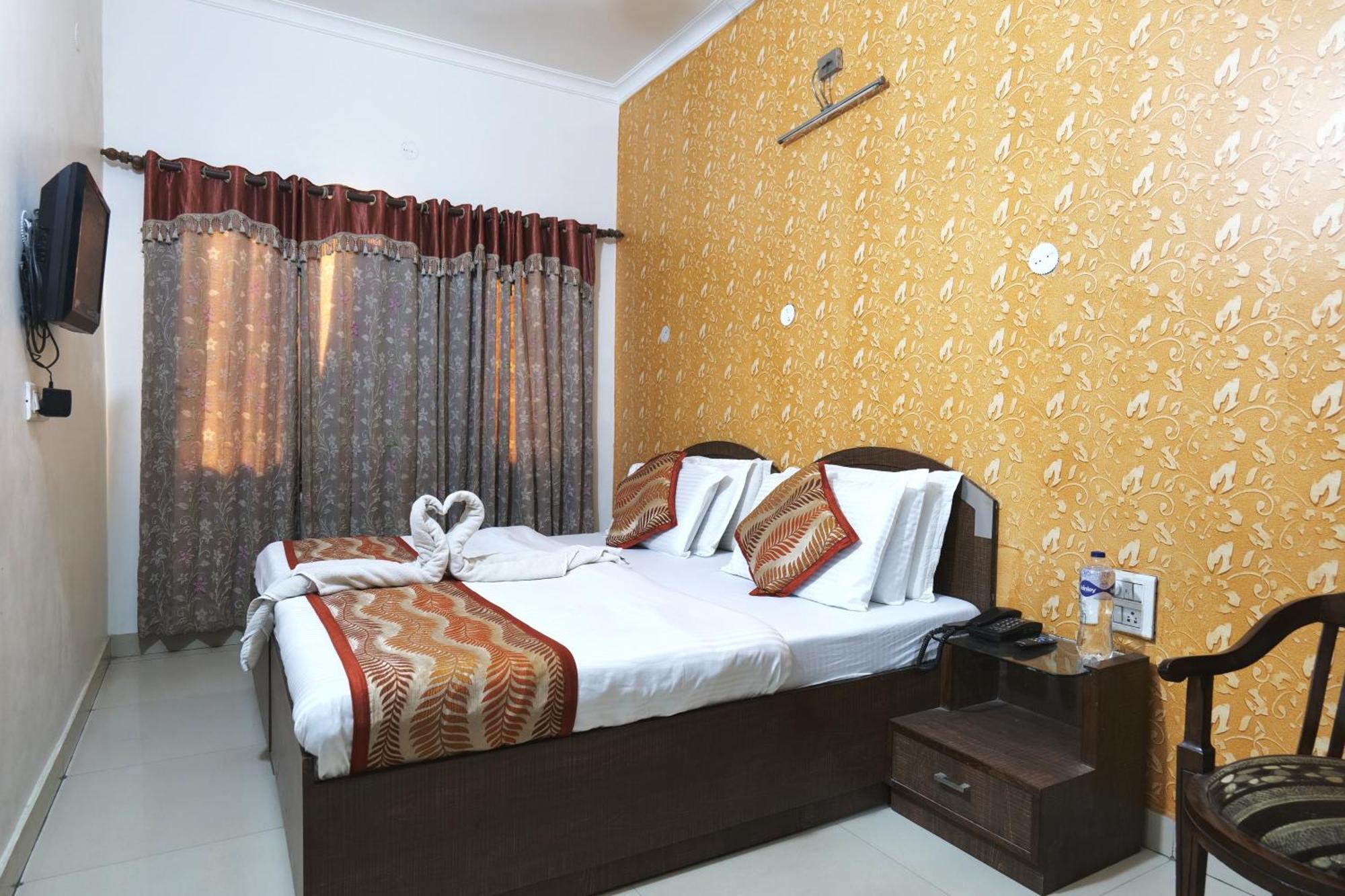 Hotel Holiday Comfort Amritsar Dış mekan fotoğraf