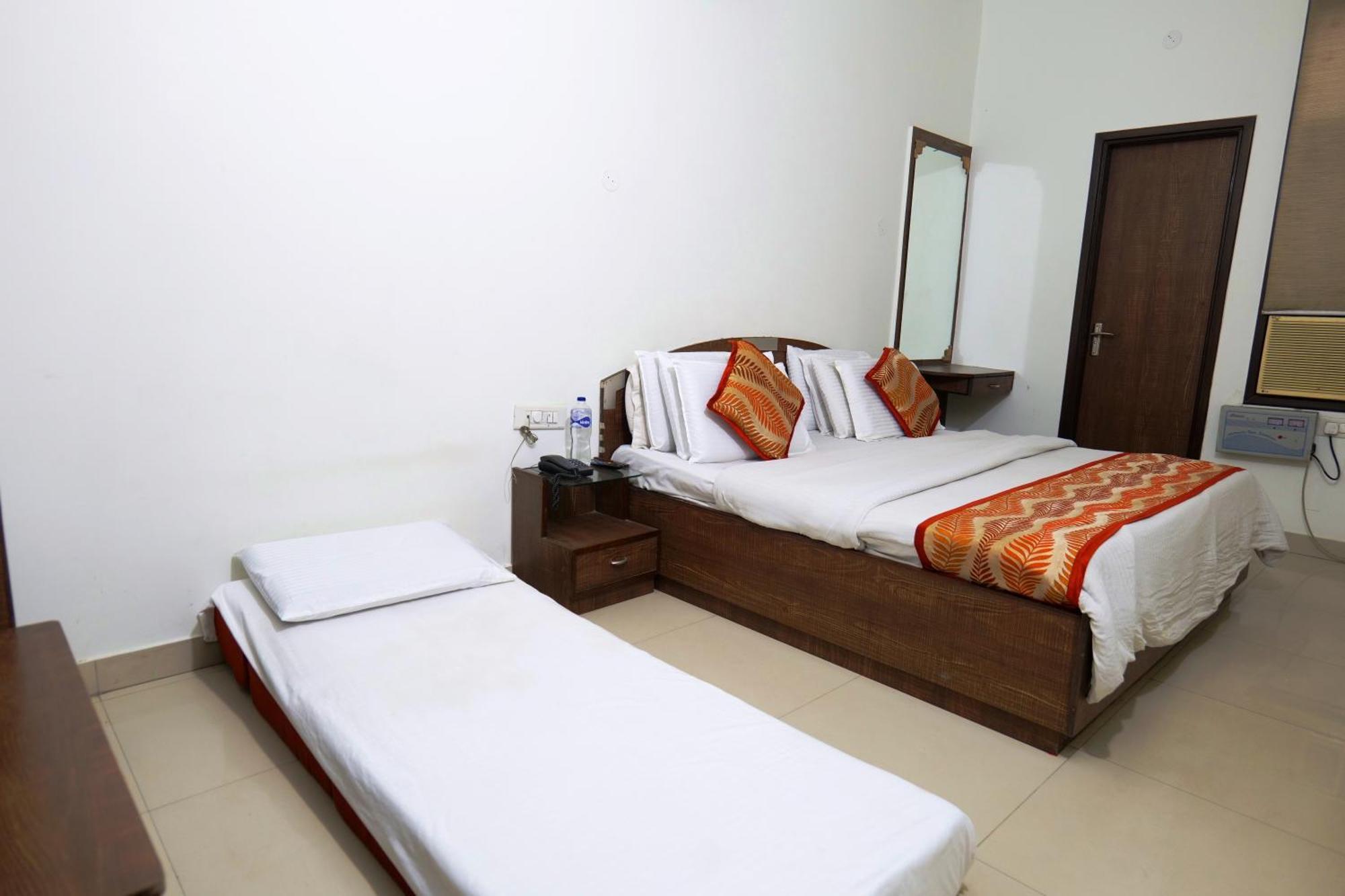 Hotel Holiday Comfort Amritsar Dış mekan fotoğraf