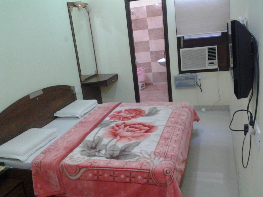 Hotel Holiday Comfort Amritsar Dış mekan fotoğraf