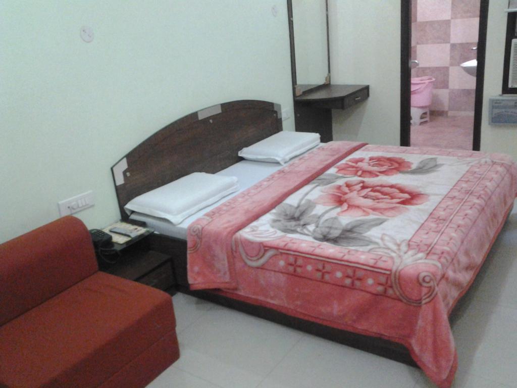 Hotel Holiday Comfort Amritsar Dış mekan fotoğraf